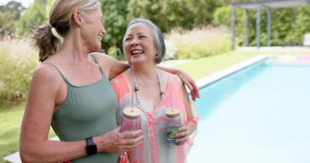 Senior Caucasian Friends Enjoy Hearty Laugh Outdoors Pool Joyous Moment — Stock Video