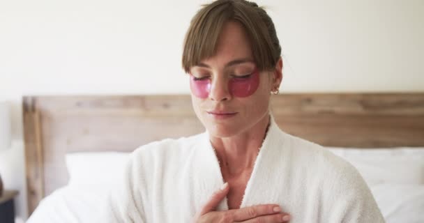 Middle Aged Caucasian Woman Enjoys Spa Day Home She Relaxes — Stock Video
