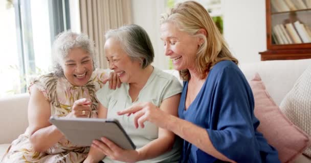 Senior Biracial Woman Asian Woman Caucasian Woman Laughing Using Tablet — Stock Video