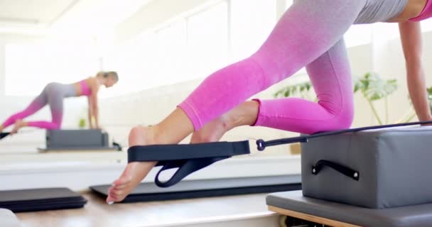 Young Caucasian Woman Pink Activewear Practicing Pilates Reformer Machine She — Stock Video