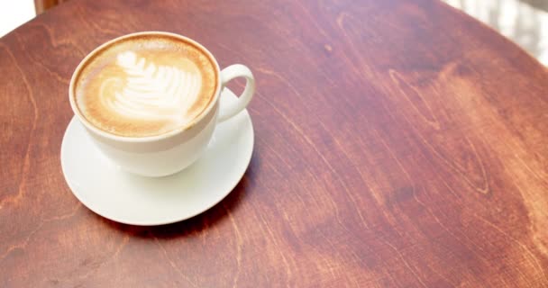 Une Tasse Cappuccino Avec Latte Art Trouve Sur Une Table — Video