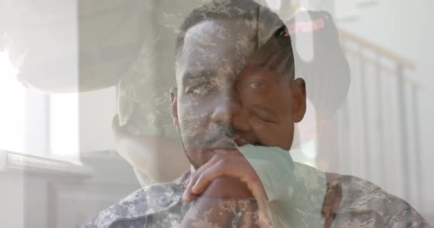 Счастливая Семья Афроамериканского Мужчины Молодой Женщины Делят Радостный Момент Двумя — стоковое видео