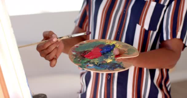 African American Senior Woman Holding Colorful Palette Home Palette Features — Stock Video