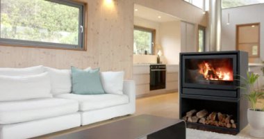 Sıcak bir oturma odası, modern şömine ve bitkilerle, sıcak bir tatil atmosferi yaratıyor, uzayı kopyalıyor. Dekor, yeşillik, iç mekan, rahatlama, sıcaklık.