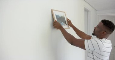 Duvara çerçeveli resim asmak, evin içini dekore etmek. duvarlar, DIY, tasarım, geliştirme, yaşam tarzı, sanat çalışmaları