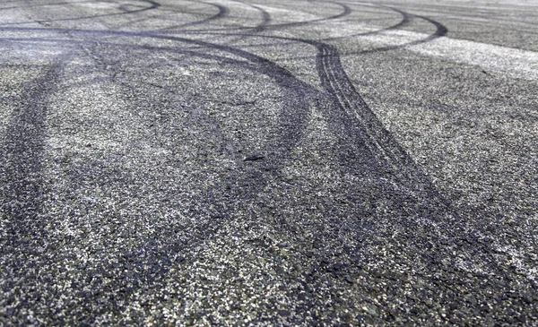 Szczegóły Śladów Kół Górskiej Drodze Potajemny Wyścig Samochodowy — Zdjęcie stockowe