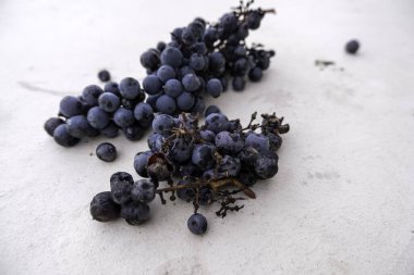 Detail of dried and spoiled grapes, spoiled fruit