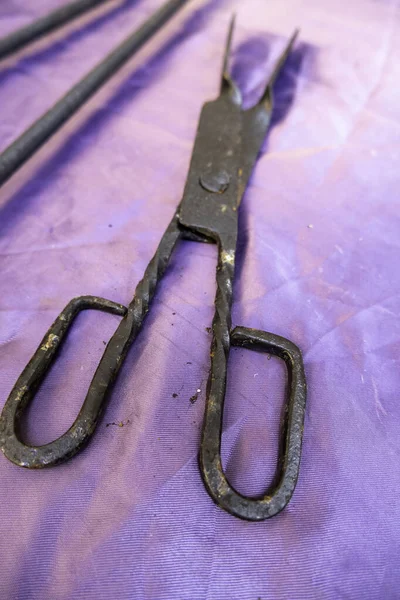 拷問鉄のトング中世の武器審問 — ストック写真