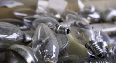 Kırık ve hasarlı ampullerin ayrıntıları, geri dönüşüm