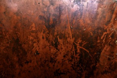 Kullanılan petrolün lekeleri ve kiri.