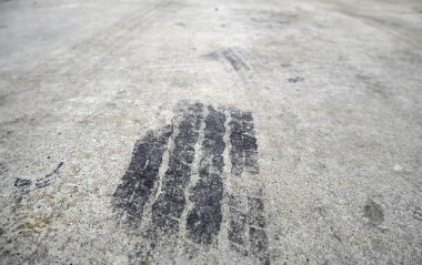 Yol, araç ve taşımacılık tekerlek izleri, frenleme