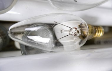 Kırık ve hasarlı ampullerin ayrıntıları, geri dönüşüm