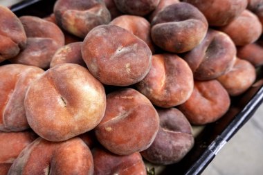 Markette taze meyve, sağlıklı yiyecek, vejetaryen...