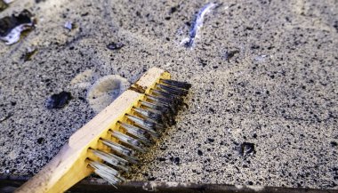 Metal üzerindeki toprağı kazıma ve temizleme aracı ayrıntıları