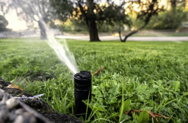 Alanı sulamak için gerekli aletlerin detayları, su