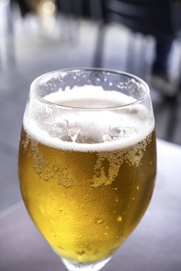 Barda, partide ve kutlamalarda içilen alkollü içkinin ayrıntıları