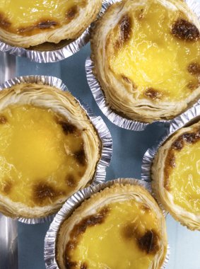 Pastada Katalan kremalı kekleri, tatlılar ve tatlılar