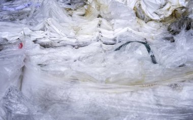 Endüstriyel fabrikalarda, çevrede ve ekosistemde geri dönüştürülmüş baskılı plastikler