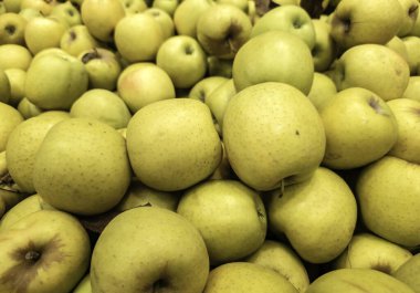 Eski bir şehir pazarında taze meyve ayrıntıları