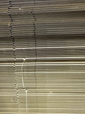 Kullanılan karton yığınları ve geri dönüşüm detayları, çevresel koruma