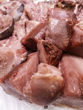 Pazardaki taze balıkların ayrıntıları