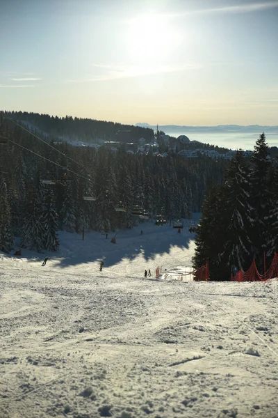 Kopaonik山上阳光普照的Ski斜坡 — 图库照片