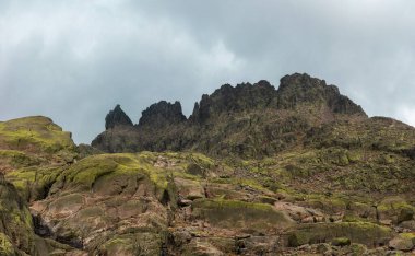 El Bıçak de las Navajas, La Laguna 'dan üst Gredos' un panoramik manzarası.