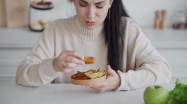 Acrylamide veya sağlıklı beslenme. Sağlıklı ya da sağlıksız diyet yapma kavramı. Metin için üst görünüm boşluk alanı. Sağlıksız gıda tüketiminizi azaltır. Yeme alışkanlığını vejetaryene çevirmek.