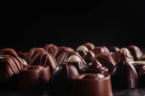 Sacco Cioccolatini Diversi Assortimento Deliziosi Cioccolatini Sullo Sfondo — Foto Stock