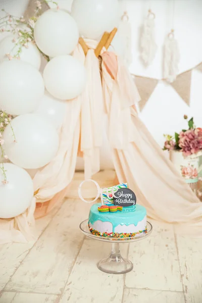 Rosa Weiße Dekoration Für Ein Fotoshooting Zum Geburtstag Mit Luftballons — Stockfoto