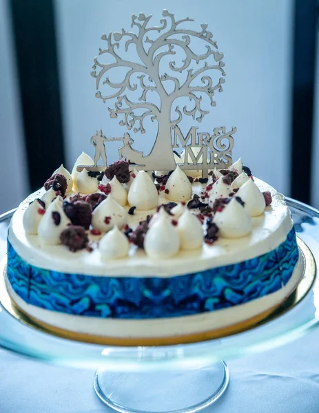 Wedding Birthday Cake Decorated Cream Roses High Quality Photo — Stock Photo, Image