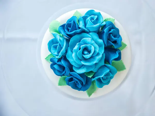Torta Nozze Compleanno Decorata Con Rose Crema Foto Alta Qualità Immagine Stock