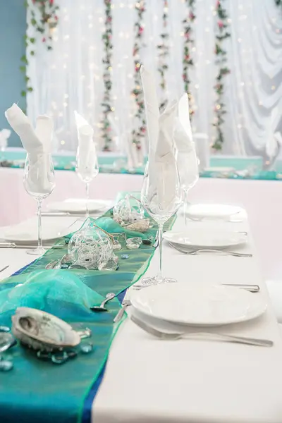 お祝いのイベントのためのテーブルの装飾 誕生日パーティーや結婚式 高品質の写真 — ストック写真