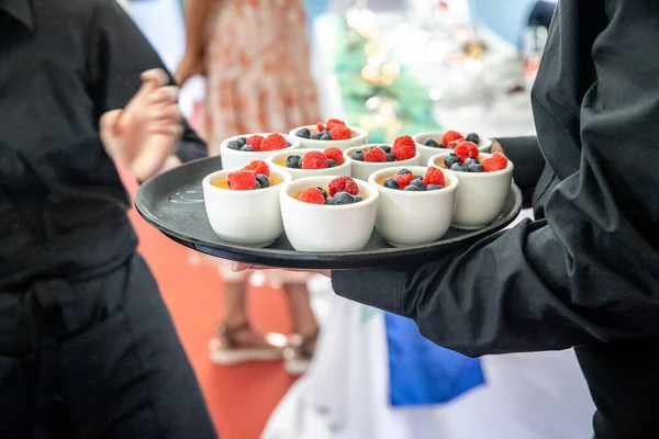 Dessert Bacche Fresche Ben Decorate Servite Evento Servizio Catering Ora — Foto Stock
