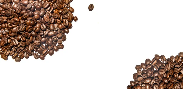 Färska Rostade Mörkbruna Kaffebönor Isolerad Över Vit Bakgrund Högkvalitativt Foto Stockbild