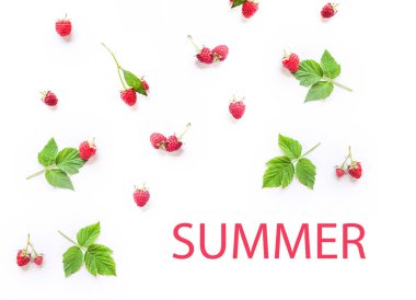 Beyaz arka planda izole edilmiş taze organik ahududu deseni, sağlıklı beslenme, yaz hasadı. Yüksek kalite fotoğraf