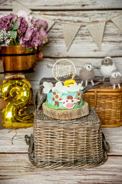 케이크를 스타일 장식은 사진을 케이크 토퍼와 배경으로 촬영한다 고품질 — 스톡 사진