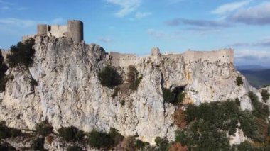 Peyrepertuse Şatosu, yukarıdaki manzaraya kadar..
