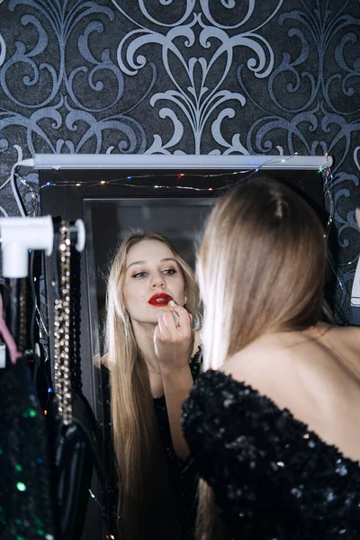 Ideas Maquillaje Nochevieja Hermosa Mujer Joven Brillante Noche Maquillaje Labios — Foto de Stock