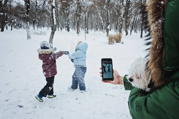Giochi Divertenti Bambini Possono Giocare Nella Neve Attività Invernali All — Foto Stock