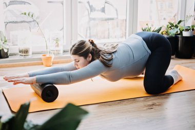 Hamile kadınlar için doğum öncesi yoga doğum öncesi egzersizin rolü, doğum yapmak, pelvik zemin egzersizlerinin faydaları da dahil olmak üzere.