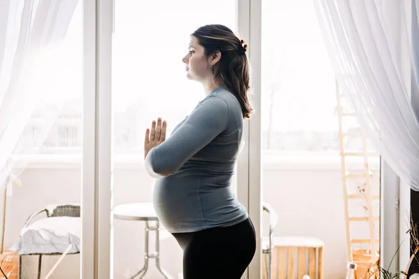 Beneficios Del Yoga Prenatal Para Las Mujeres Embarazadas Incluyendo Alivio — Foto de Stock