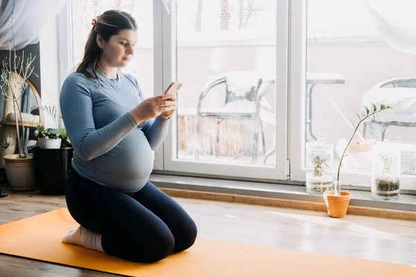 Aplicaciones Entrenamiento Embarazo Entrenamiento Prenatal Posnatal Estirar Ejercicio Yoga Durante — Foto de Stock
