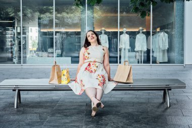 Özgüven nasıl oluşturulur?. Başarı için kendini hazırlıyorsun. Düşük özgüven artışı. Güzel, başarılı ve kendinden emin bir kadının portresi..