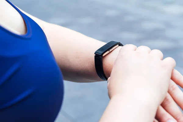 Fitness Wearables Fitness Trackers Smartwatches Śledzenia Wyników Treningu Size Fitness — Zdjęcie stockowe