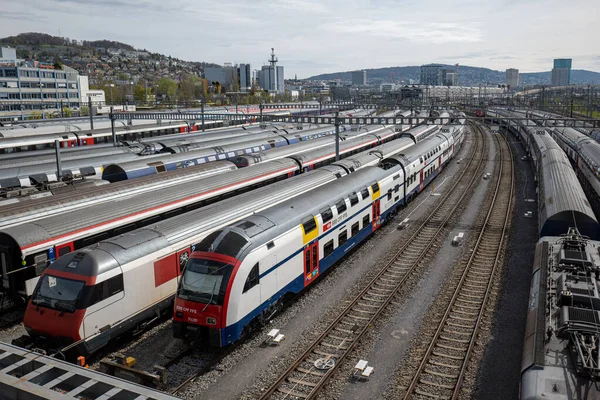 Rijen Geparkeerde Passagierstreinen Een Grote Hub Zwitserland Europa Boven Uitzicht — Stockfoto