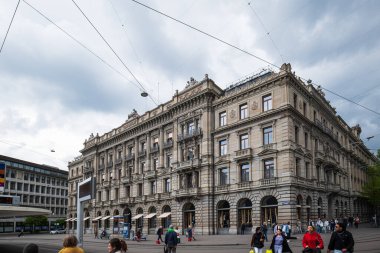 İsviçre 'nin Zürih kentindeki UBS ve Suisse bankasının merkez binası 05-02-2023.