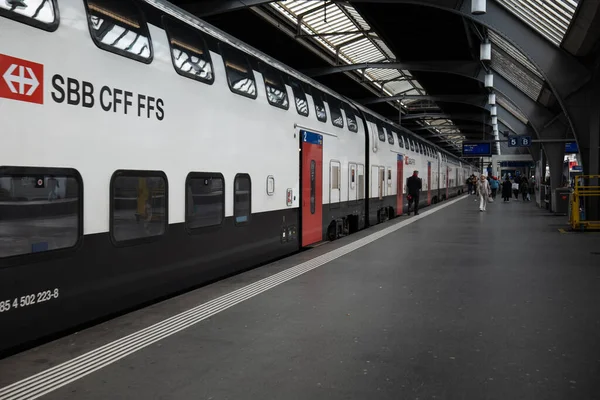 Treindienstregeling Het Centraal Station Van Zürich 2023 — Stockfoto