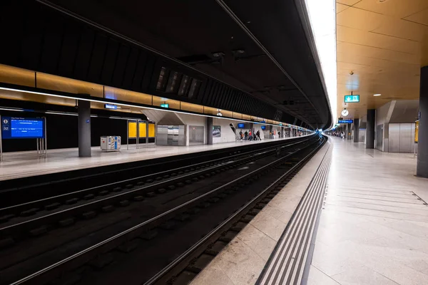 Centraal Station Van Zürich Ondergronds Station Groothoekuitzicht Kunstmatige Verlichting Onherkenbare — Stockfoto