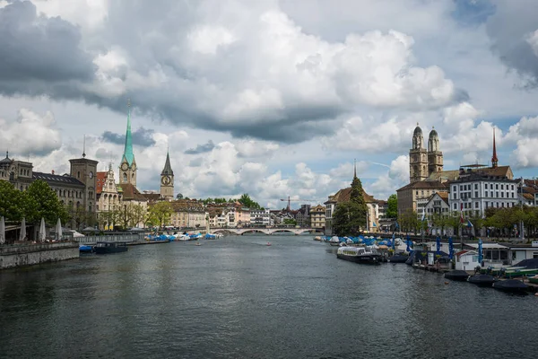 Schöne Aussicht Auf Die Zürcher Altstadt Von Der Quai Brücke — Stockfoto